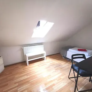Privat In Zwei-zimmer-wohnung Als 2er Wg Privatunterkunft Köln